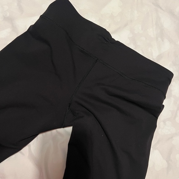 Lululemon Gather & Crow Crop - Picture 10 of 11